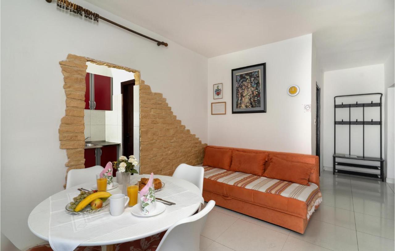 Cozy Apartment In Krk With Kitchen 克尔克 外观 照片